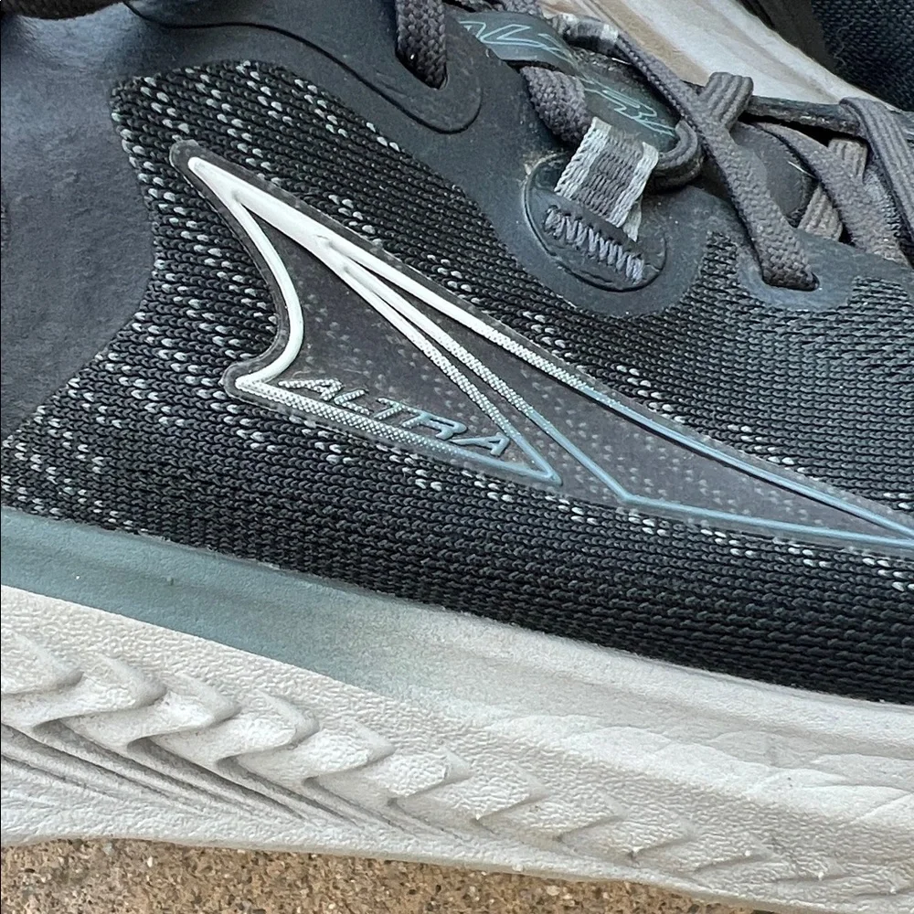 Altra Paradigm 7 Women's Dark Green Running Sneakers Size 9